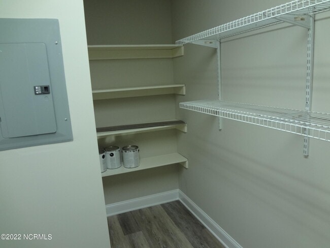 Building Photo - 205 S Pointe Dr