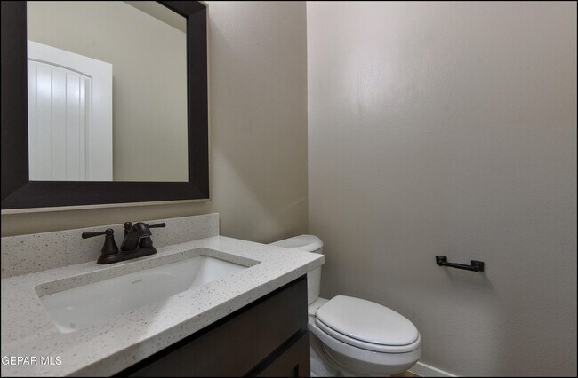 Building Photo - 516 Logwood Ave