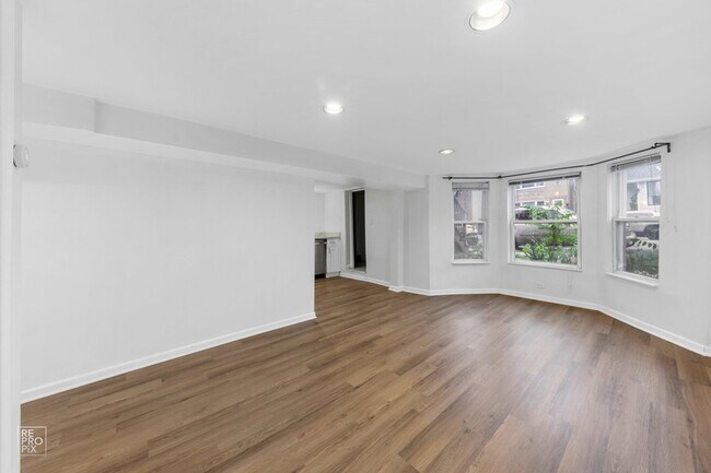 Building Photo - 3414 N Damen Ave