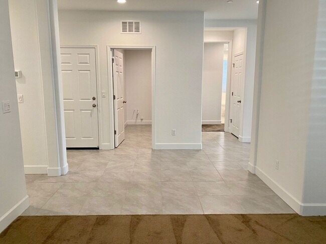 Building Photo - $2,350 Barstow & Leonard, 3 Bdrm + Office ...
