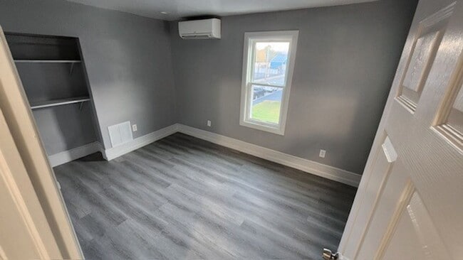 Building Photo - 3 bedroom 1 bathroom