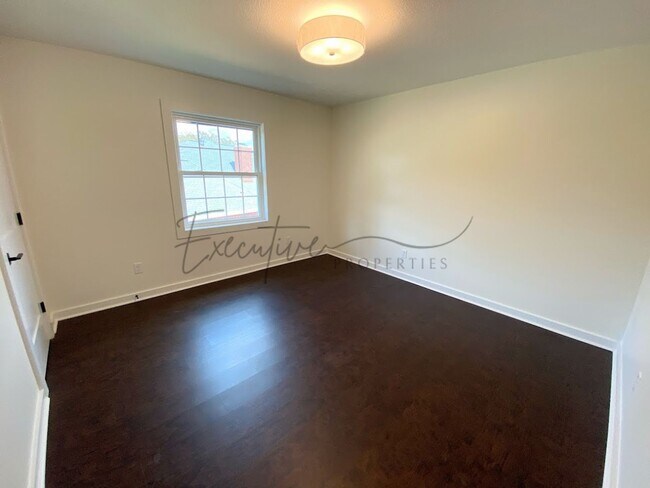 Building Photo - Spacious 4-Bedroom with Custom Finishes in...
