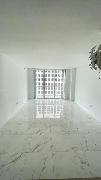 Building Photo - 500 Brickell Ave