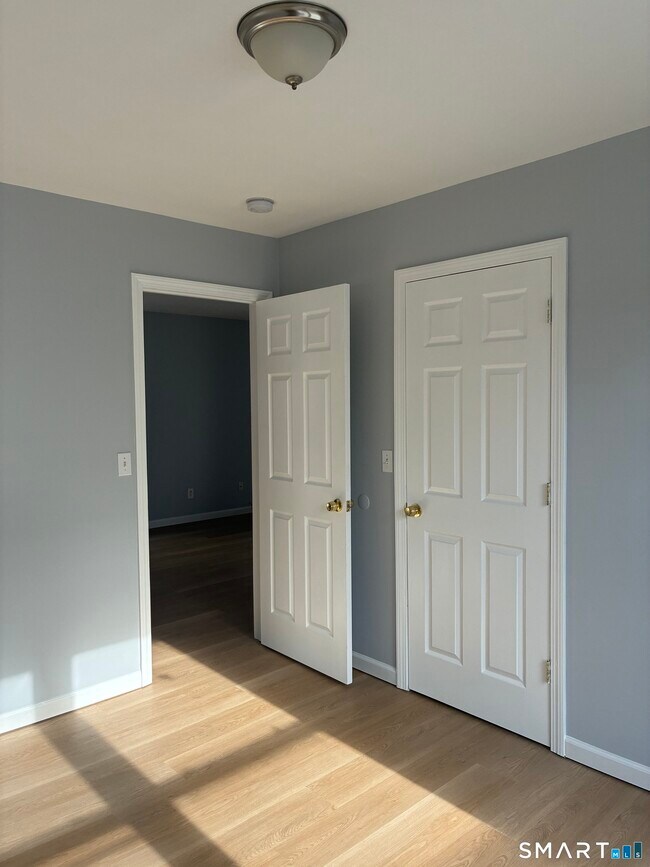 Building Photo - 75 Ash St