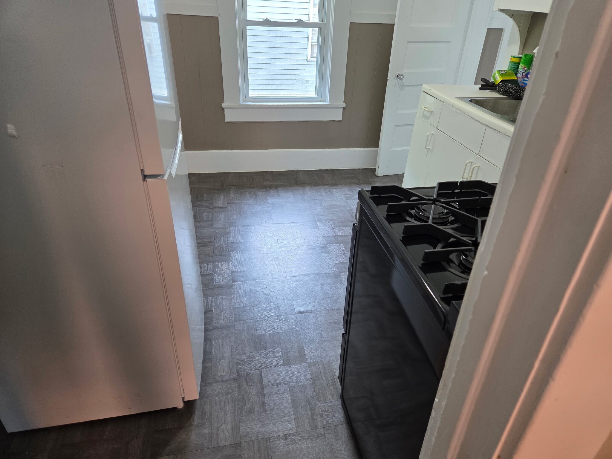 Kitchen - 4239 E 96th St