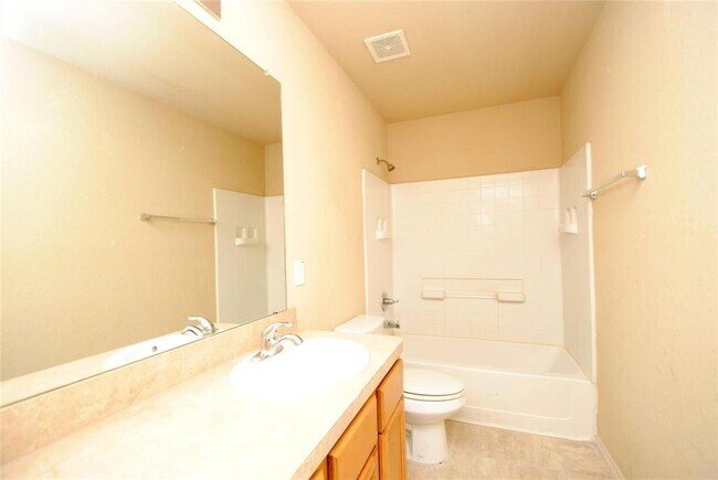 Building Photo - 2703 Alvar Dr