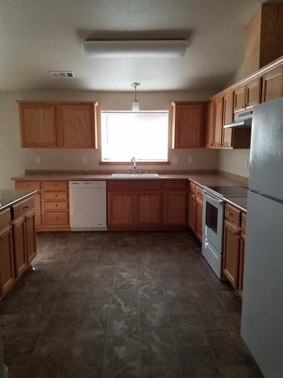 Building Photo - 1042 SW Princeton Pl