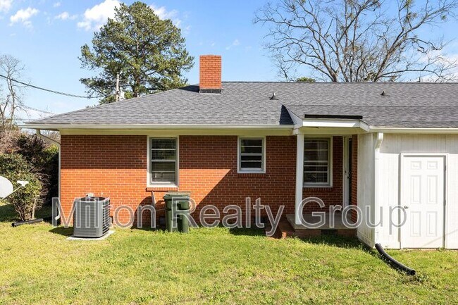 Building Photo - 1206 S 9th St