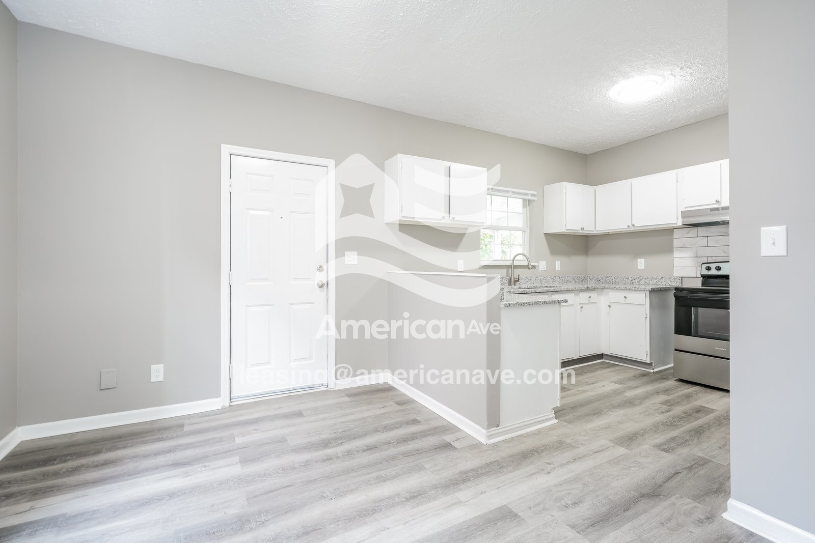 Building Photo - 924 E Dayton St