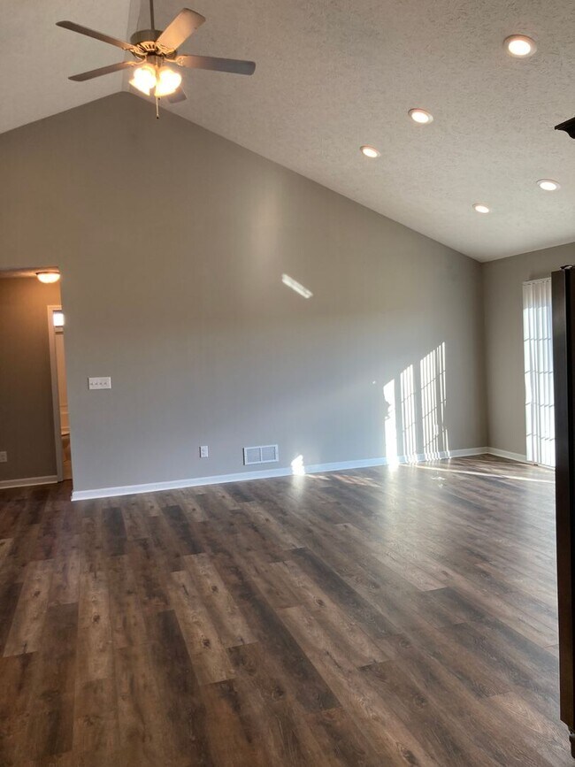 Building Photo - New & Improved Price!