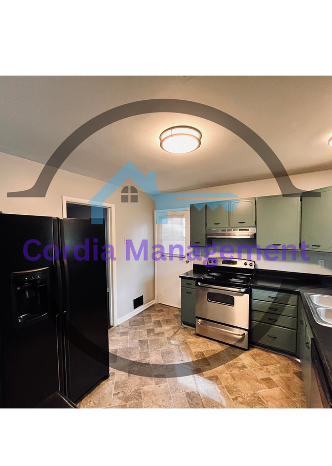 Building Photo - Lovely 3 bedroom 2 Bath with Garden Green Kitchen