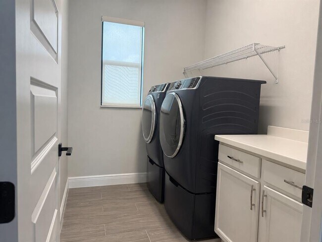 Building Photo - 2915 Blazing Star Dr
