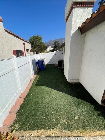 Building Photo - 2668 Hacienda Dr