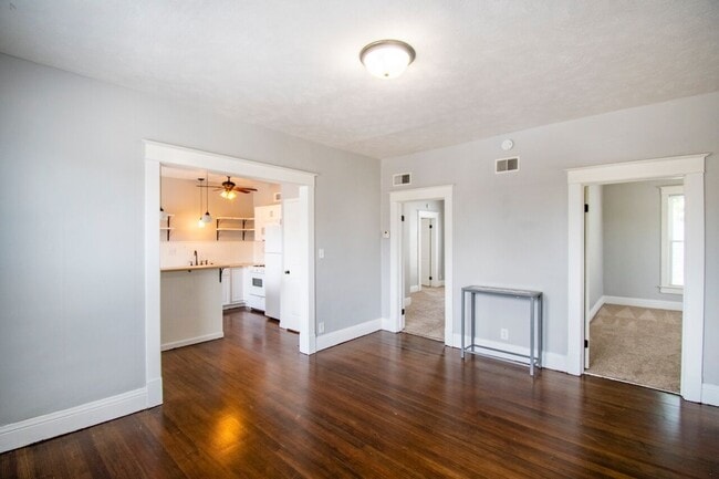 Building Photo - Large 3 Bedroom in Dahlman