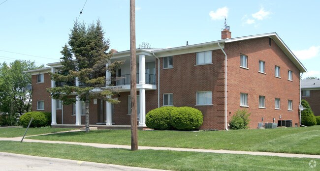 Building Photo - Manis Manor