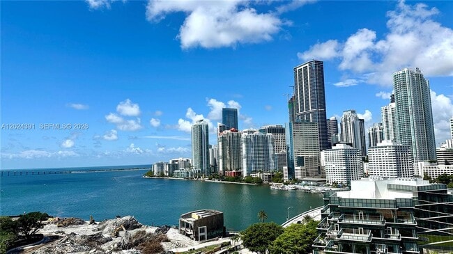 Building Photo - 520 Brickell Key Dr