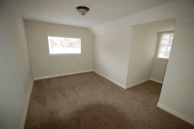 Building Photo - 3338 Walhalla Dr