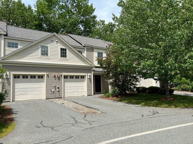 Primary Photo - Spacious Furnished 3-Bedroom Condo – All U...