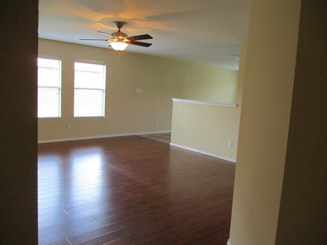 Building Photo - $1995 / 4br – 1760 ft2 - 4/2/2Ready to move in Woodland Creek Addition (Royse City)