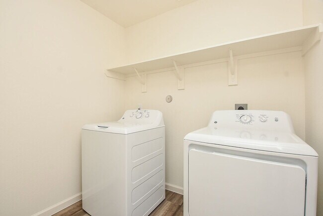 Building Photo - 3603 Admiralty Dr