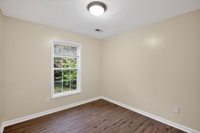 Building Photo - Newly Renovated Townhome in Presidential Lakes