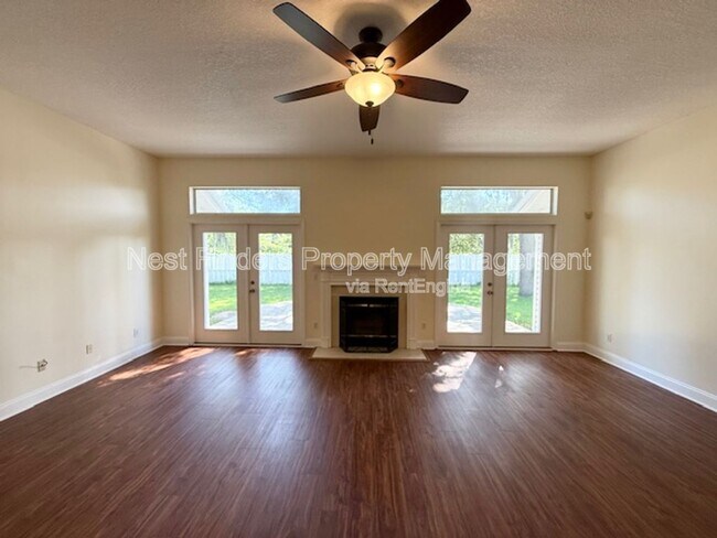 Building Photo - 440 Crescent Pond Dr