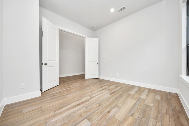 Building Photo - 26907 Southwick Vly Ln