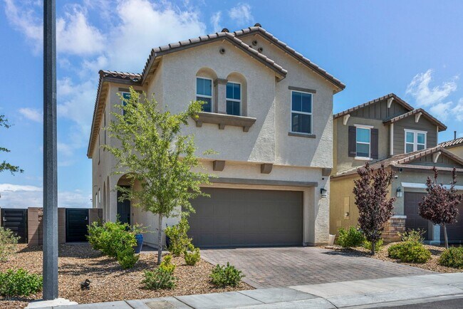 Building Photo - Spacious 5-Bedroom Home with Loft, Pool & Mountain Views