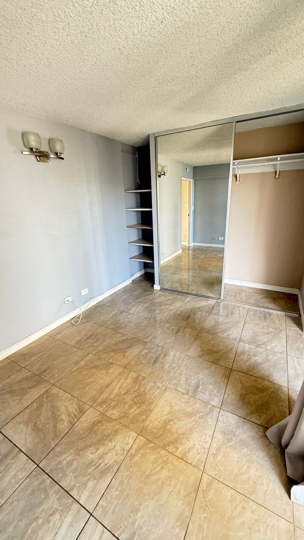 Building Photo - 2115 Ala Wai Blvd