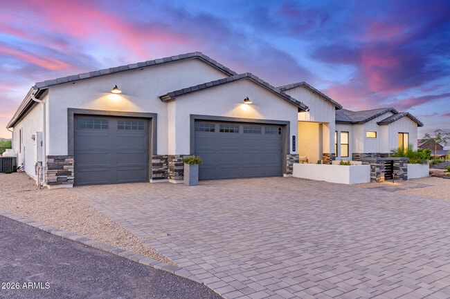 Building Photo - 13924 Dyer Ln