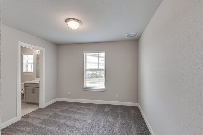 Building Photo - 5520 La Canada Wy
