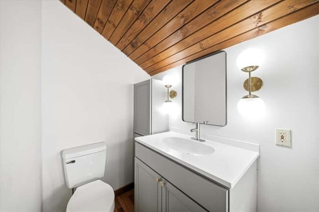 Building Photo - 105 Middle Rd