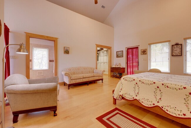 Building Photo - 102 Camey Cir