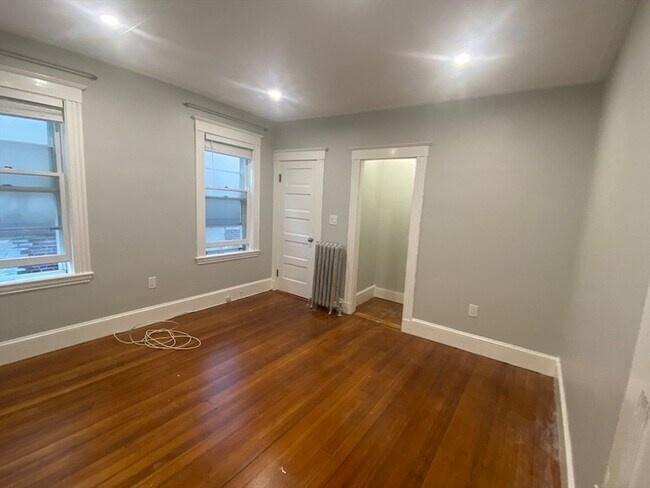 Building Photo - 811 Somerville Ave