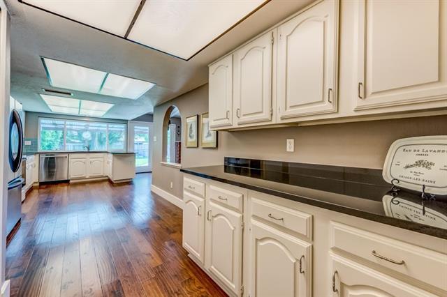Building Photo - 527 Woodhurst Dr