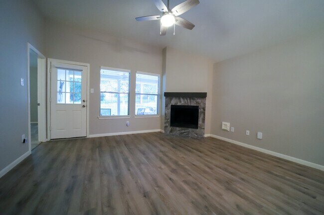 Building Photo - 117 Harbour Town Cir