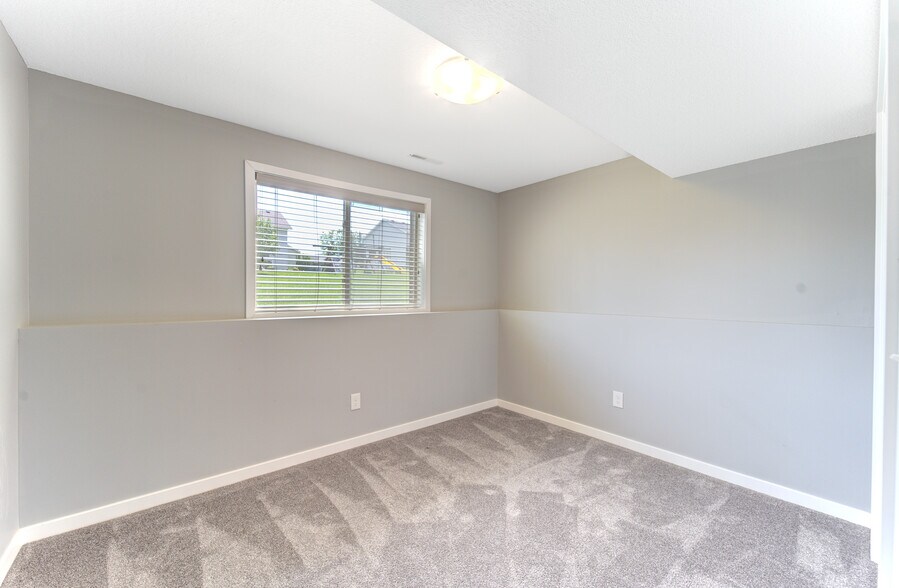 Building Photo - 3948 Orchardview Ln NW