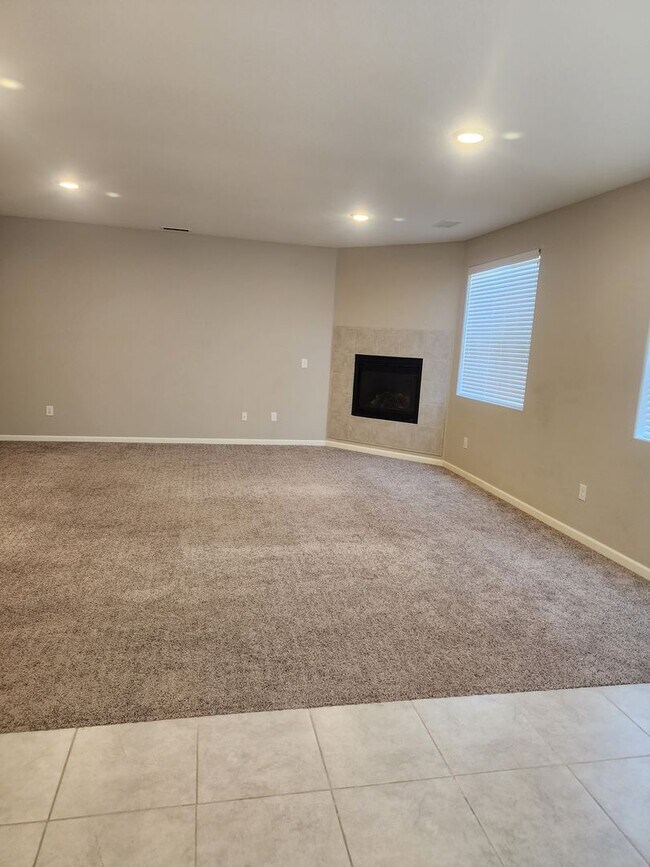 Building Photo - 3/2/2 Beautiful Home In Gardnerville Locat...