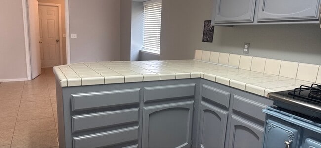 Building Photo - 10704 Sunset Canyon Dr