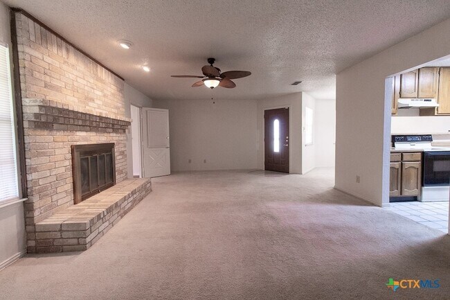 Building Photo - 2018 Newton Dr
