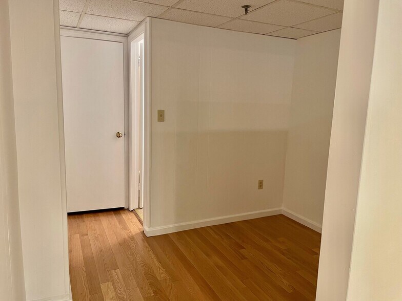 Building Photo - 1077 Beacon St