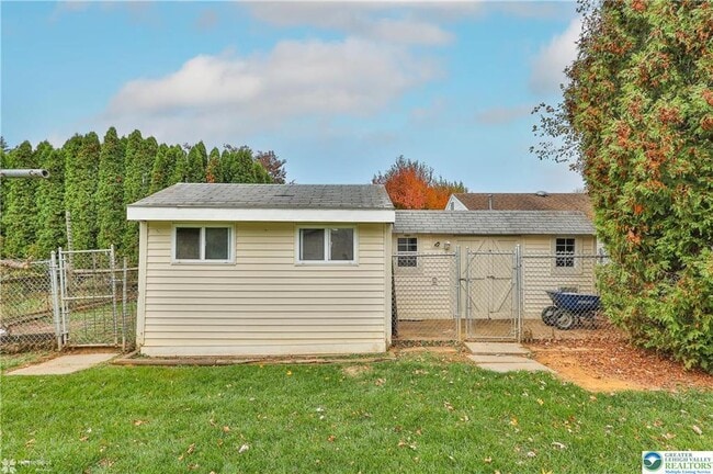 Building Photo - 900 Mine Lane Rd