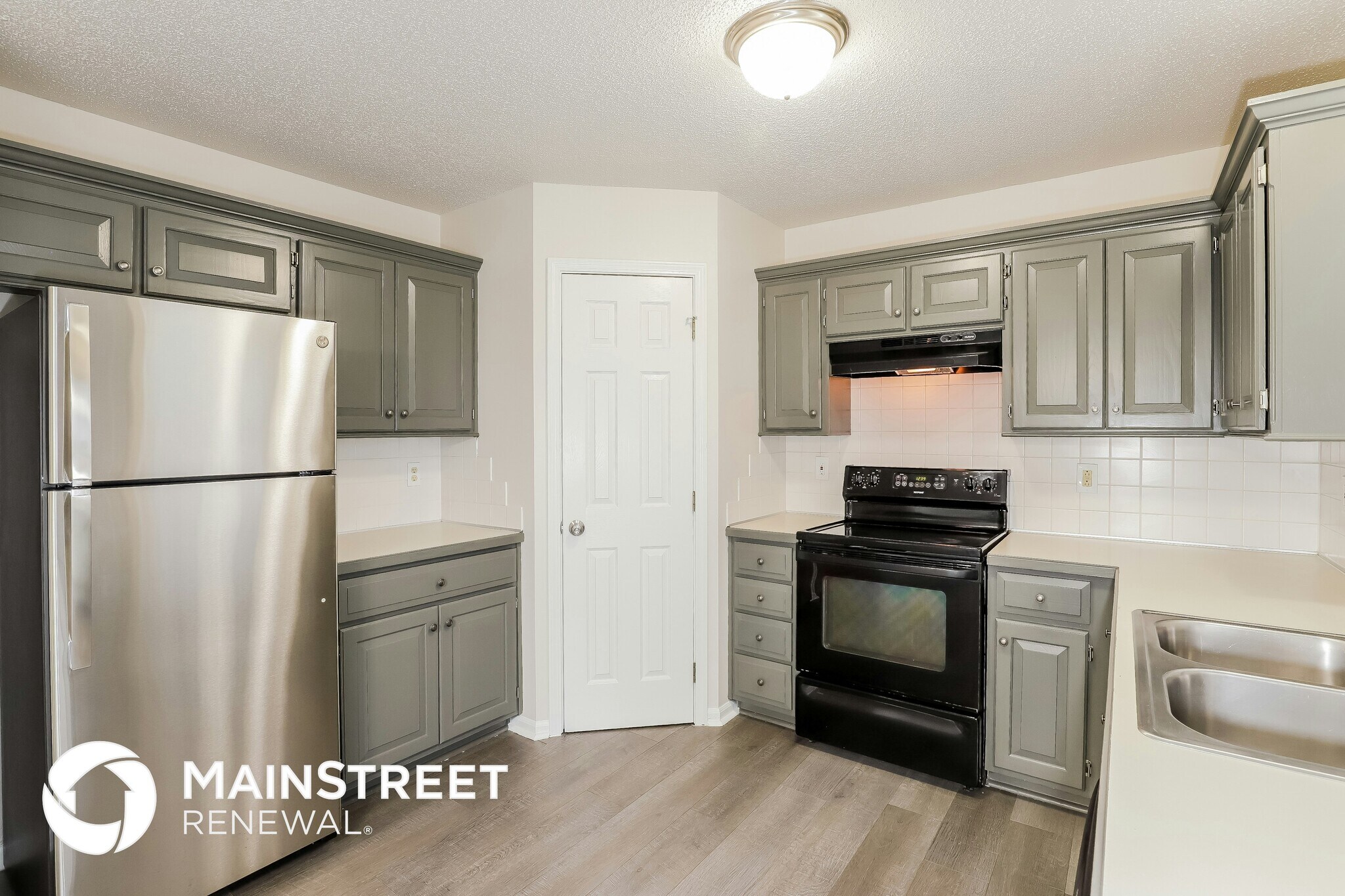 Building Photo - 11115 N Lewis Ave