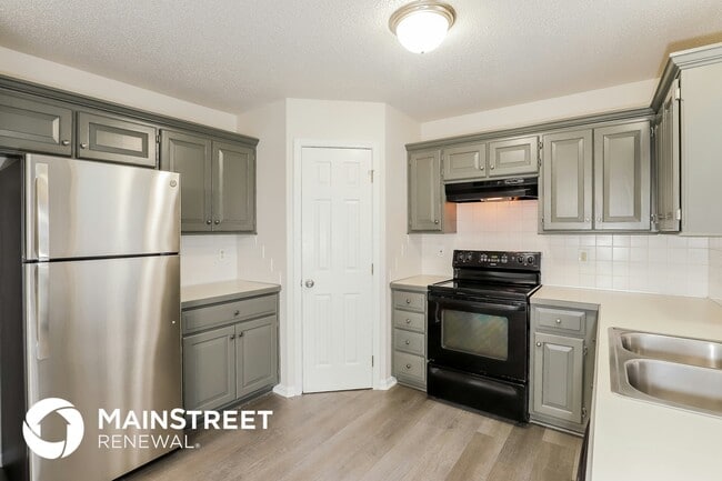 Building Photo - 11115 N Lewis Ave