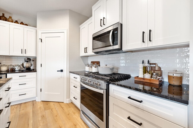 Building Photo - 1820 Horseshoe Ln