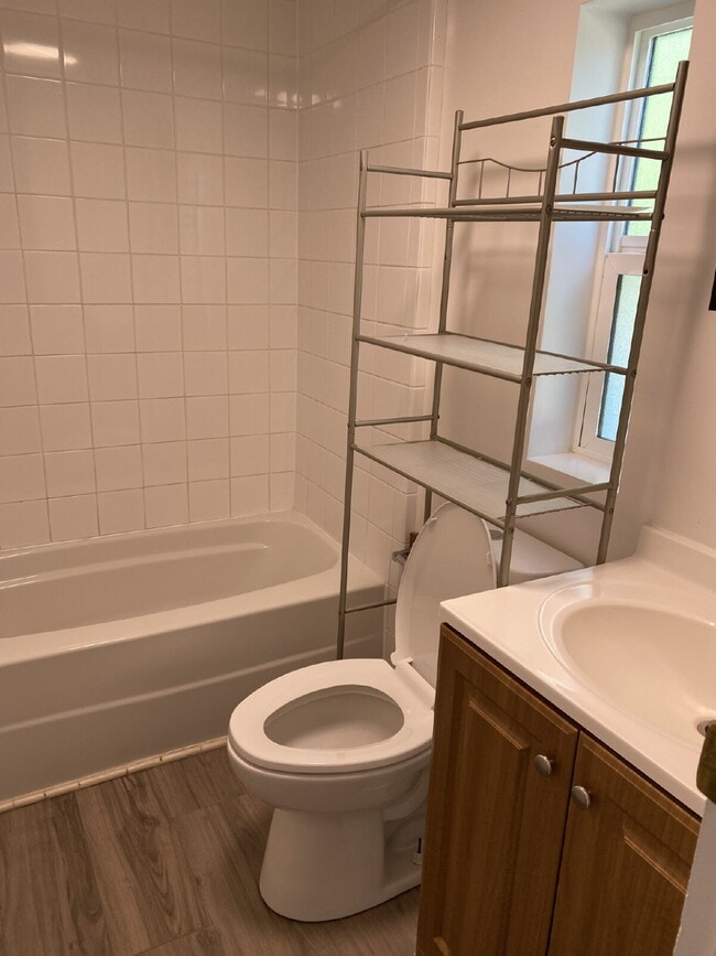 Building Photo - 3 Bedroom in Rifle
