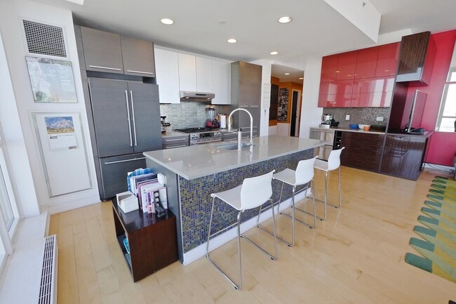 Building Photo - 2 2nd St