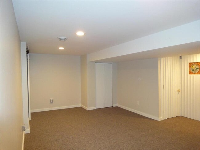 Building Photo - 2336 Ives Ln N