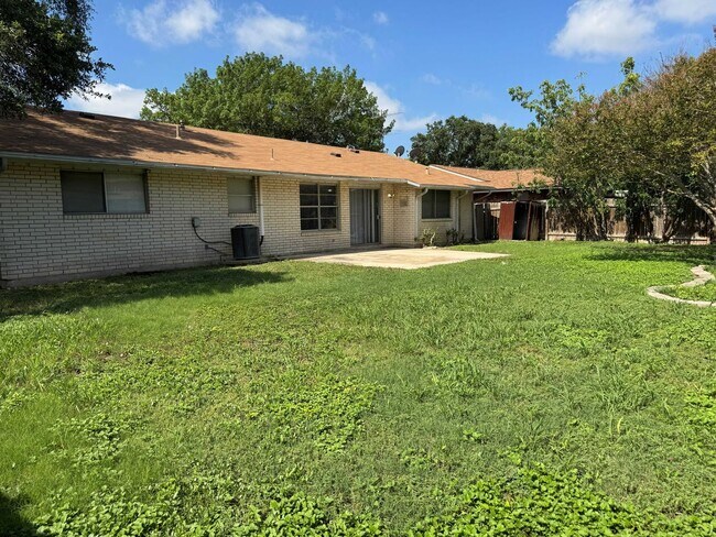 Building Photo - 6919 Moon Lake Dr