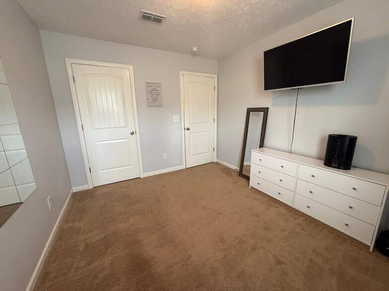 Building Photo - 1567 Sprucedale Dr